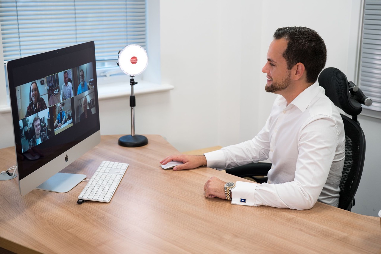Un KIT lumière LED dédié à la vidéoconférence chez Rotolight © DR