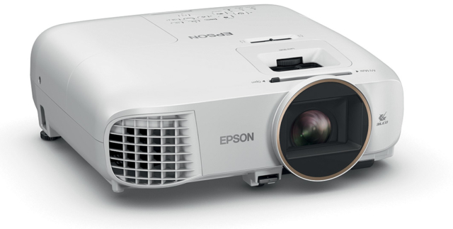 Epson EH-TW5650, un vidéoprojecteur tri-LCD Full HD avec une puissance de 2 500 lumens. © Epson