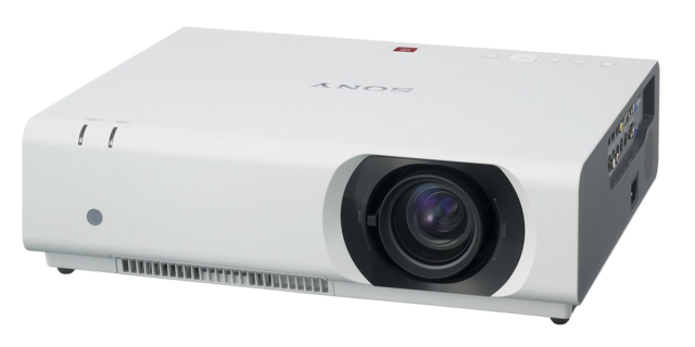 Le vidéoprojecteur « d’installation » Sony VPL-CH370 utilise une technologie 3LCD avec une puissance de 5 000 lumens et une résolution WUXGA de 1 920 x 1 200 pixels. © Sony