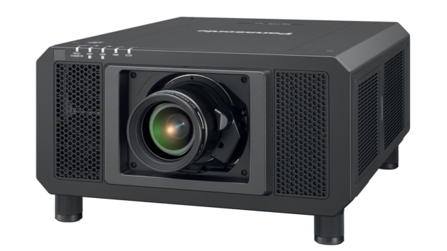 Panasonic Projecteur « grande salle » laser Solid Shine 4K+ 30 000 lumens PT-RQ32. © Panasonic