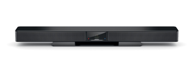 Bose a annoncé dans sa division Bose Work, une barre de son et vidéo. La caméra est 4K et la barre de son utilise le savoir-faire de Bose en terme de traitement audio. © Bose