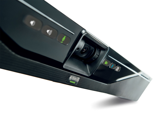 Yamaha est l’un des meilleurs spécialistes des barres de son. Avec le modèle CS-700, il propose un système avec caméra, adapté à la visioconférence. © Yamaha