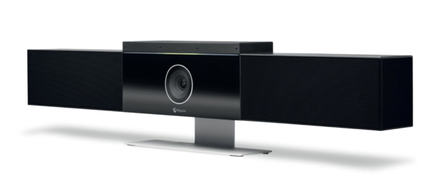 La barre de son vidéo Studio USB de Poly associe une caméra 4K avec zoom numérique et outil de cadrage automatique, un réseau de six capsules micros et des haut-parleurs de qualité. © Poly