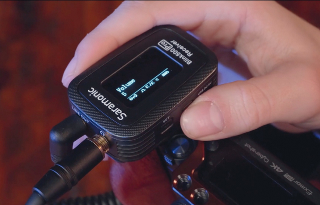 Le nouveau récepteur double Saramonic Blink 500 Pro apporte un niveau de sortie ajustable, une prise casque et un mode stéréo permettant d’assigner chaque micro sur des pistes différentes. © DR