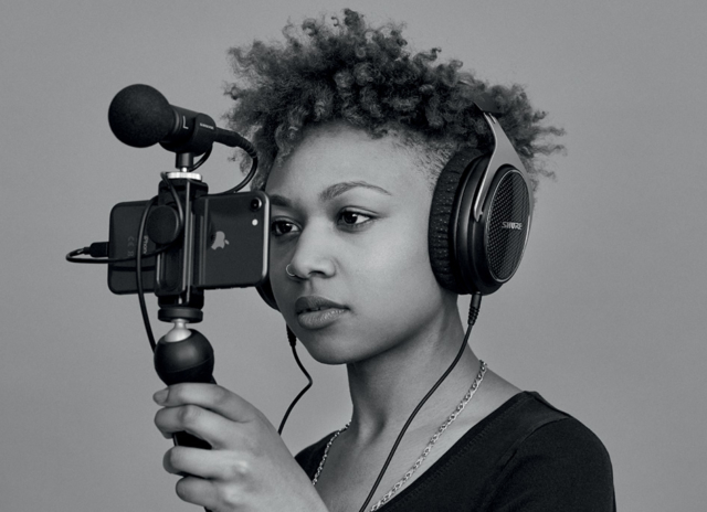 Le kit Shure MV 88 + : un ensemble pour smartphone intégrant le micro stéréo MS nativement USB-C permettant plusieurs directivités allant de stéréo à mono, un trépied Pixi Manfrotto, un support pour smartphone et une pince micro. © DR