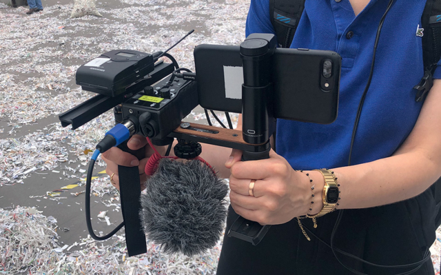 Une unité de tournage Mojo : récepteur HF Sennheiser Evolution série 100, VideoMicro Røde et interface Lightning issue du monde du home-studio. © Benoit Stefani