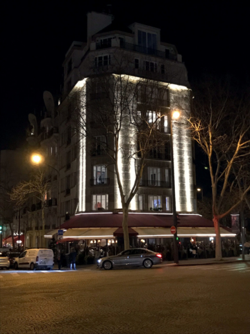 Grâce à la mise en lumière (ici le restaurant Le Murat à Paris), Timothé Toury connaît un boom d’activité en 2021. © Timothé Toury.