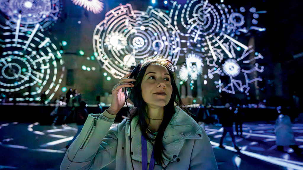 En modélisant précisément l’espace, il était possible de placer Quand le spectateur se promène il peut avoir accès via une écoute au casque et à de la géolocalisation des espaces sonores différents.