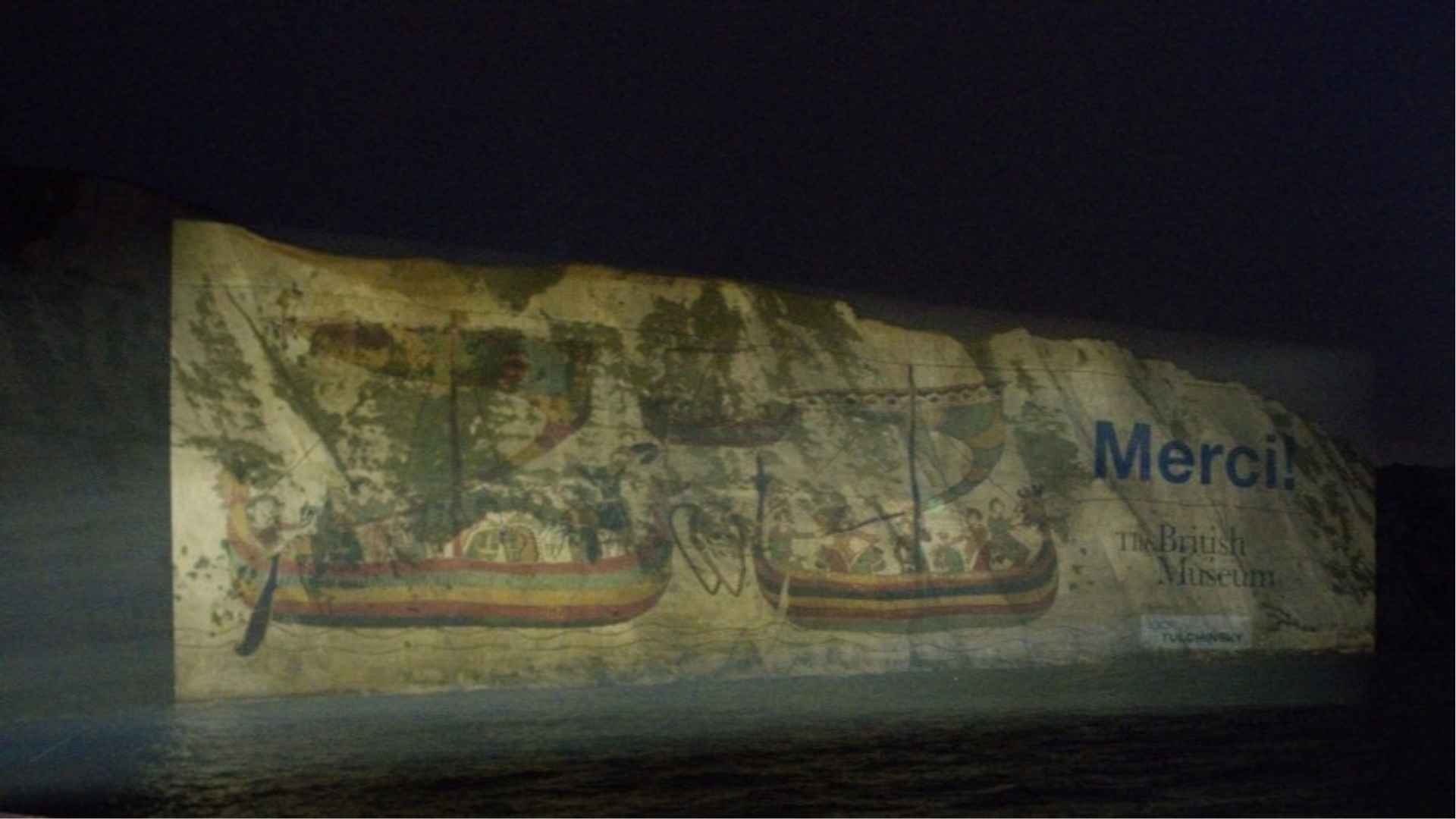 Pixel Sharp a projeté une création inspirée de la Tapisserie de Bayeux sur les falaises de Douvres